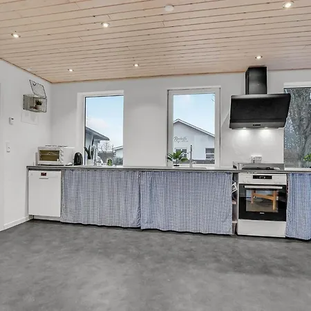 Stunning In With Kitchen ビルン